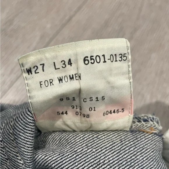 Nwot vintage 90s Levi’s 501 button fly jeans dark wash women’s 27x34 USA